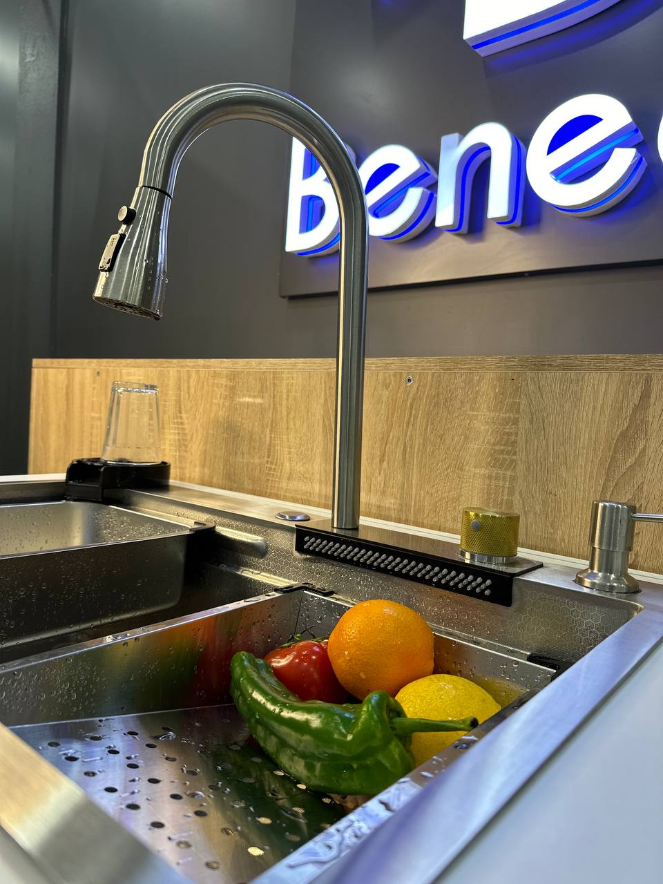 L’évier de cuisine (75x46)cm inox