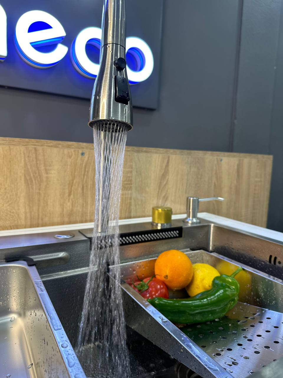 L’évier de cuisine (75x46)cm inox